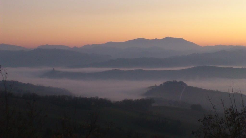 Bed and Breakfast Poggio Dei Prugnoli Tavoleto Екстер'єр фото